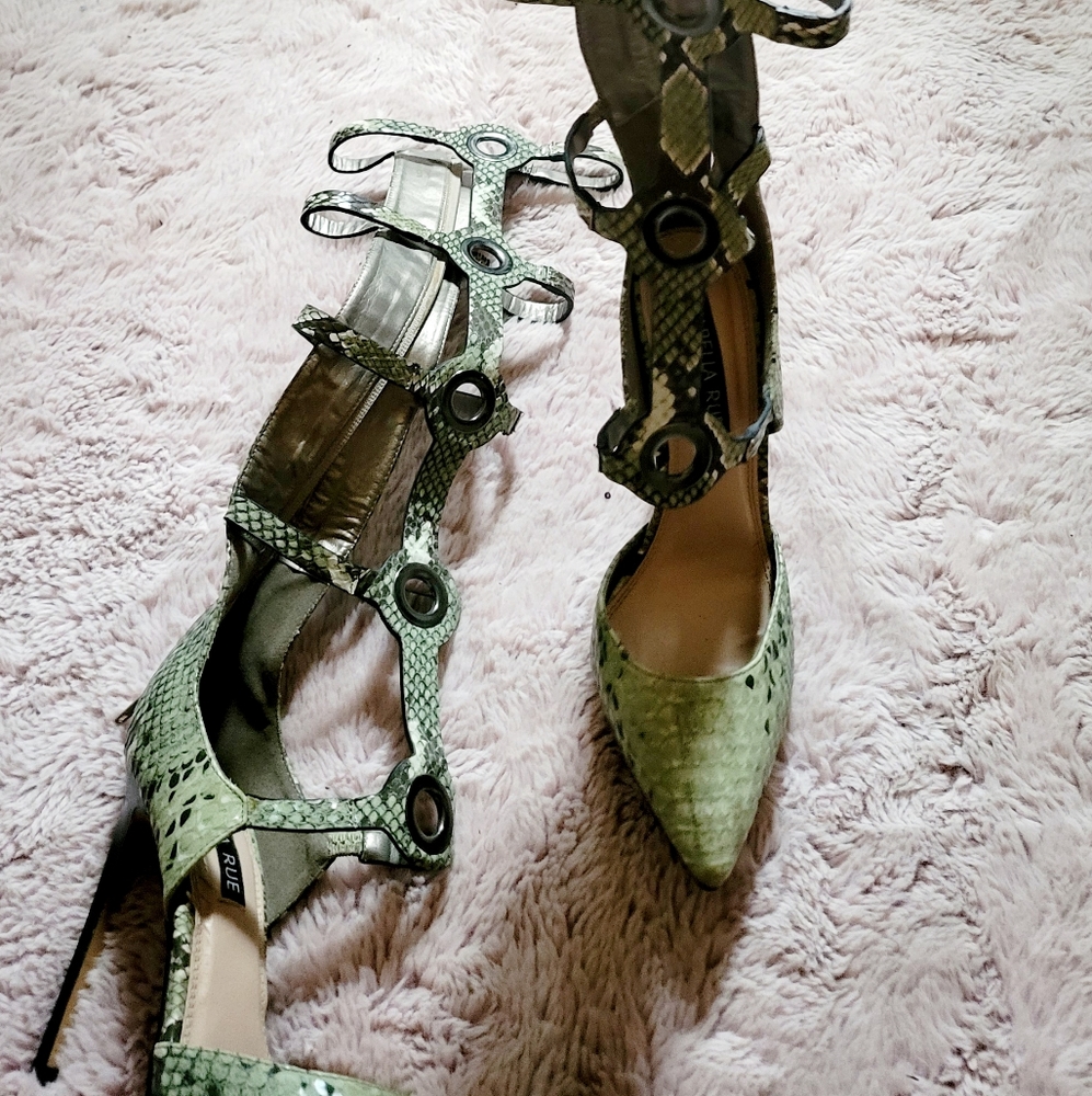 High heels - Picture 2 of 3